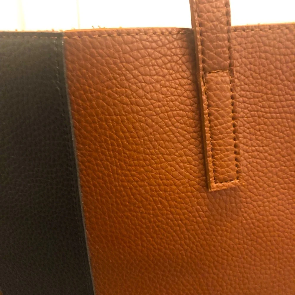 💖 BRAND NEW Vince Camuto Luck Pebble vegan leather bag! Brown with black stripe - Picture 8 of 8